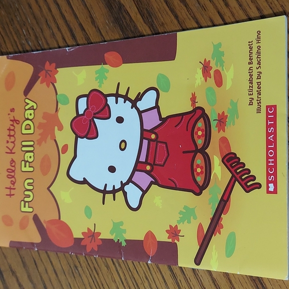 Bundle of Hello Kitty Books - Picture 5 of 11